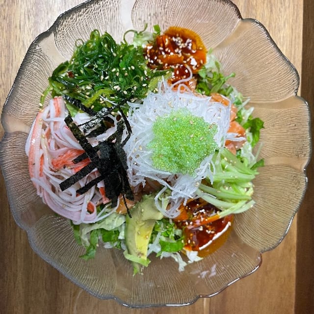 Korean Salmon Poke Bowl / Hwe-Deopbap.
